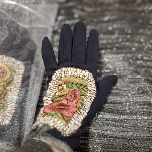 Gants noirs et beige