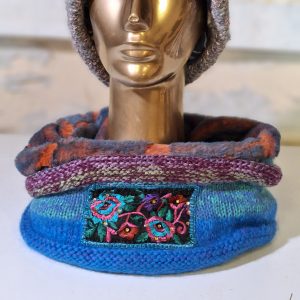 COL TRICOT MAIN ET BRODERIE